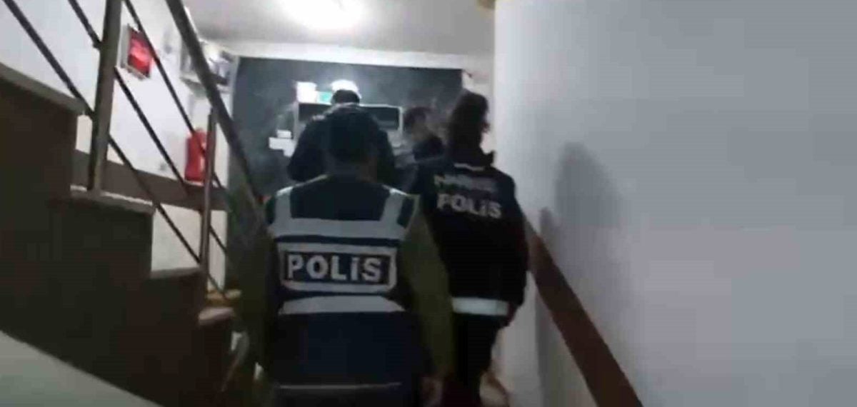 Sosyal medya paylaşımlarına yönelik operasyonda çok sayıda silah ele geçirildi