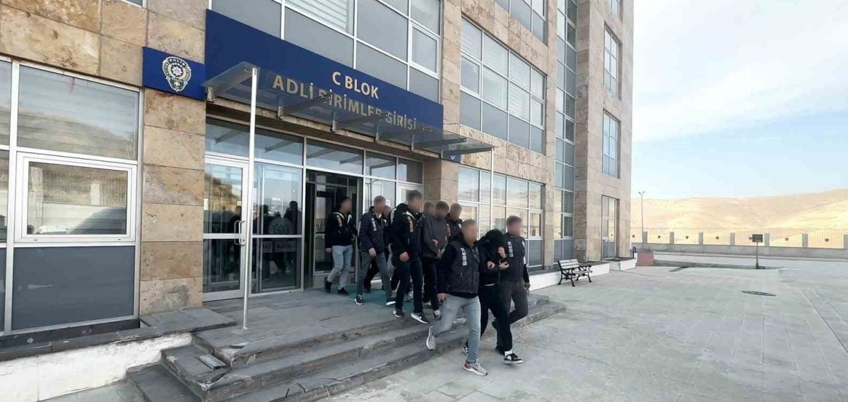 Sosyal medyada yatırım vaadiyle dolandırıcılıkta 12 şüpheli tutuklandı