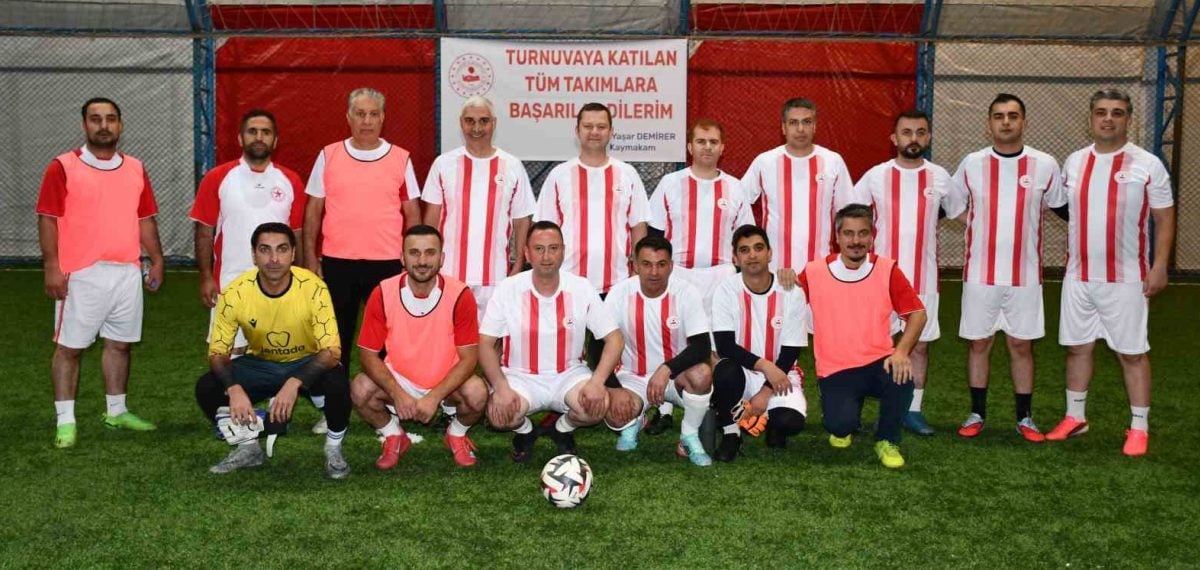 Tatvan’da şehitler anısına düzenlenen kurumlar arası futbol turnuvası başladı