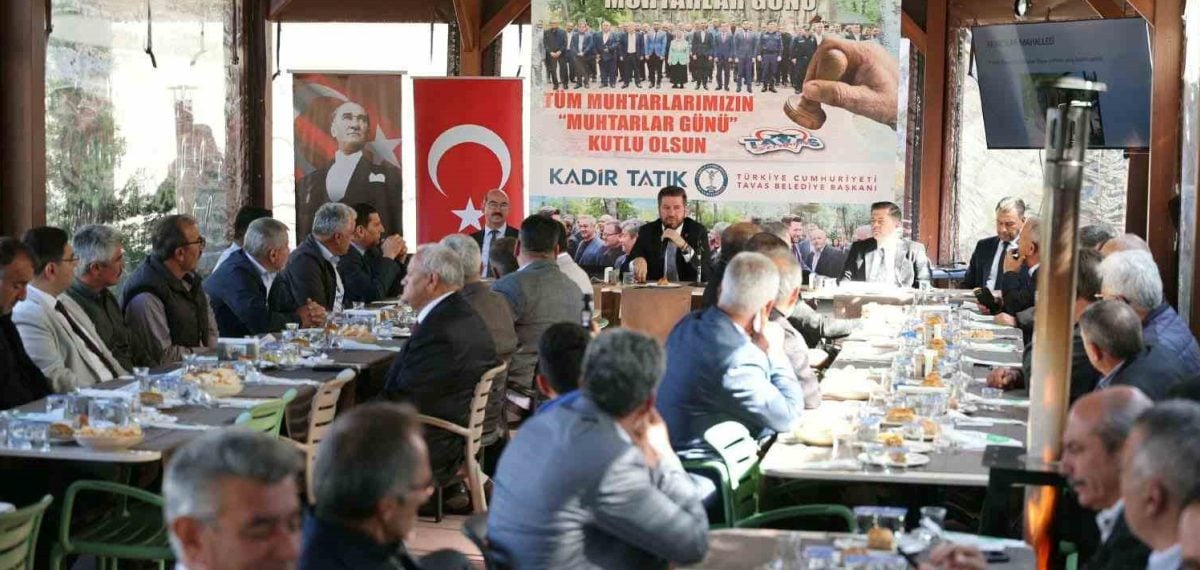 Tavas’ta 19 Ekim Muhtarlar Günü kapsamında çelenk sunumu ve yemek programı