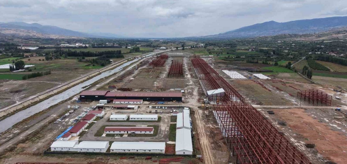 Tokat’ta 595 iş yerli yeni nesil yeşil sanayi sitesinde betonarme yüzde 90 tamamlandı