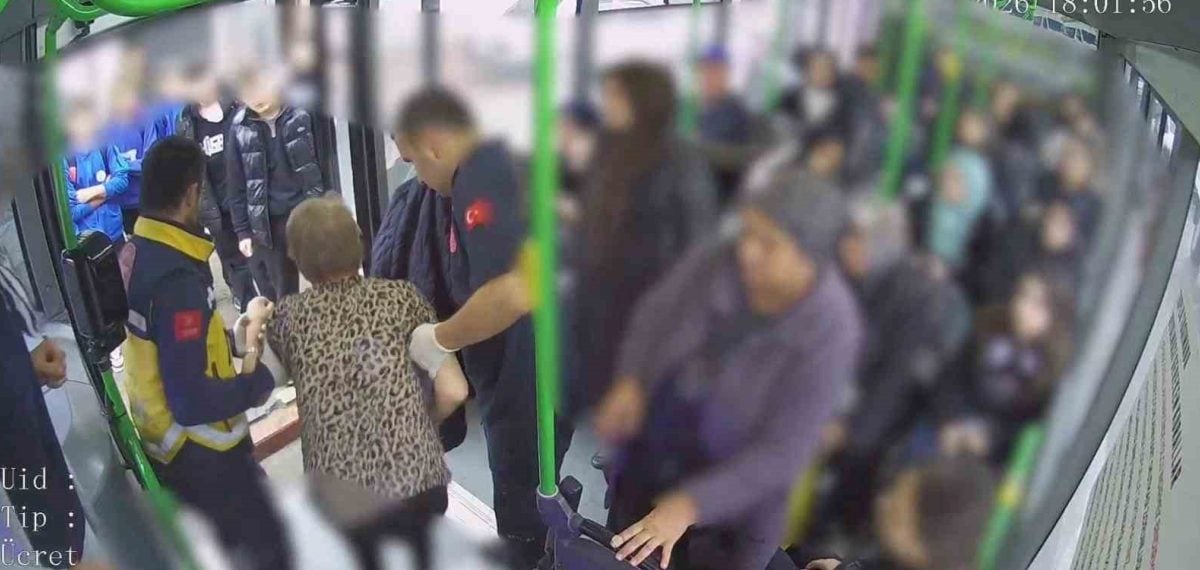 Toplu taşımada şoförün müdahalesiyle fenalaşan yolcu hızlıca hastaneye kaldırıldı