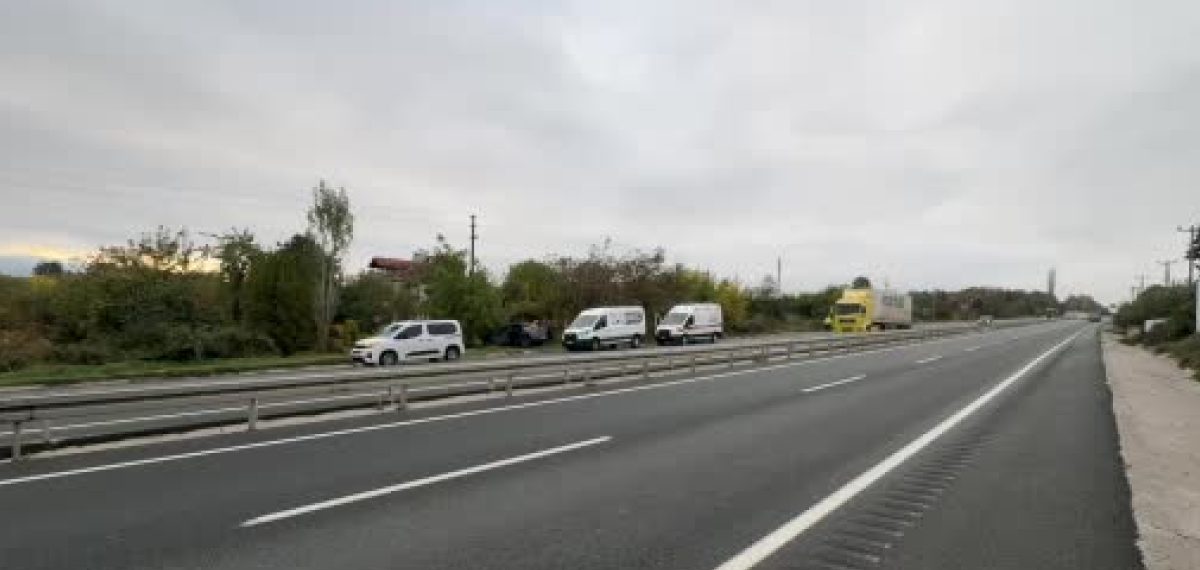 Tosya D100 yolunda çarpışma sonrası araçtan inen iki kişi olay yerinden kaçtı