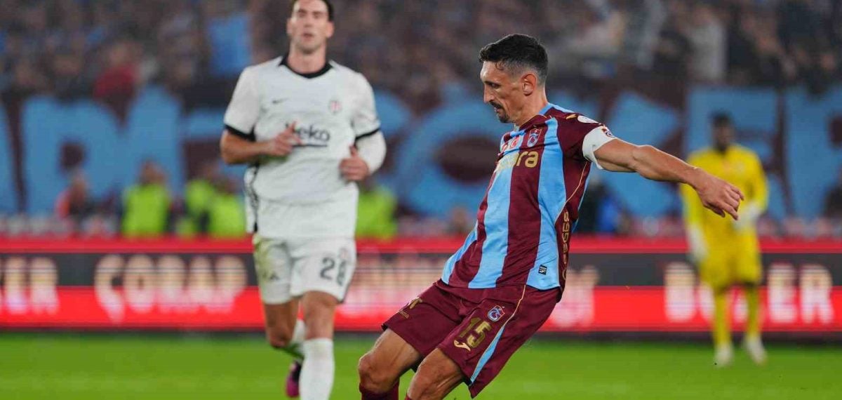 Trabzonspor Beşiktaş’ı 2-0 mağlup ederek sahadan galip ayrıldı