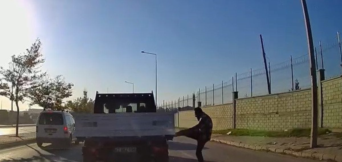 Trafik tartışmasında kamyonete tekme atan sürücüye 180 bin lira ceza