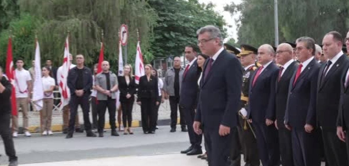 Tufan Erhürman Lefkoşa Atatürk Anıtı’nda 29 Ekim törenine katıldı