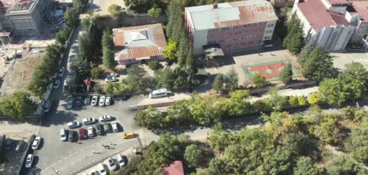 Tunceli’de okul çevrelerinde yürütülen denetimlerde binlerce kişi ve araç sorgulandı
