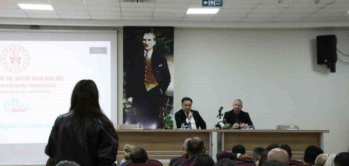 Tunceli’de okul sporlarını yaygınlaştırma hedefiyle değerlendirme toplantısı yapıldı