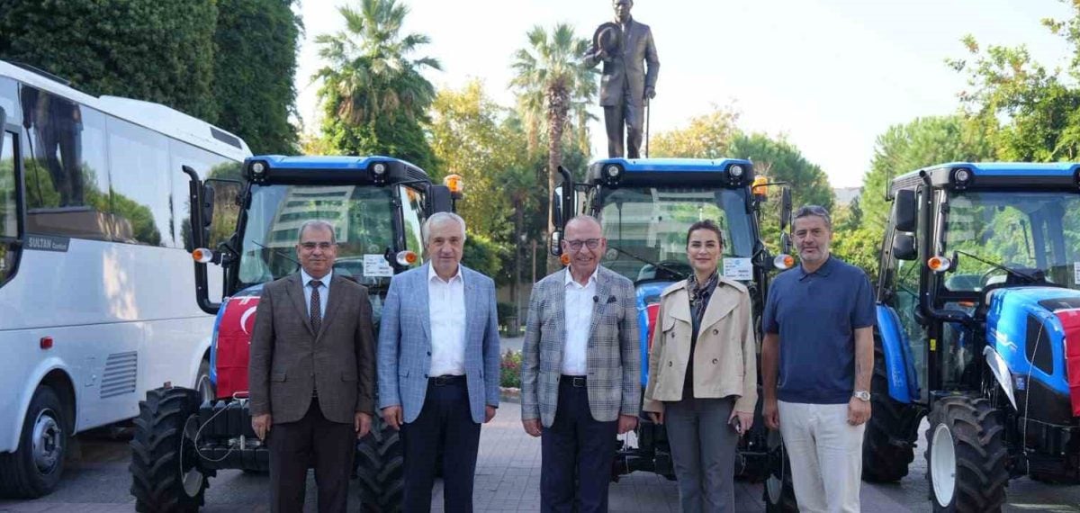 Turgutlu Belediyesi araç filosuna otobüs ve traktör takviyesiyle güçlendirdi