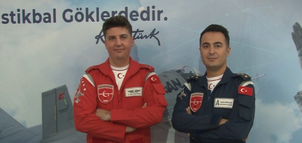 Türk Yıldızları TEKNOFEST Şanlıurfa’da gösteri yapıp gençlere çağrı yaptı