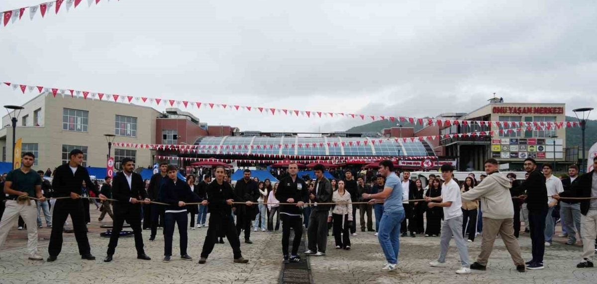 UyumFest’26 ile öğrenciler kampüse adapte olurken eğlence dolu gün yaşandı
