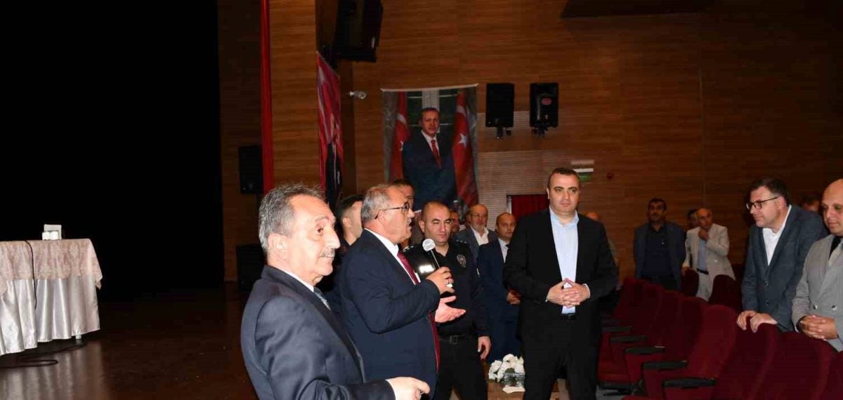 Vezirköprü’de servis şoförlerine ve rehber personele güvenlik bilgilendirmesi yapıldı