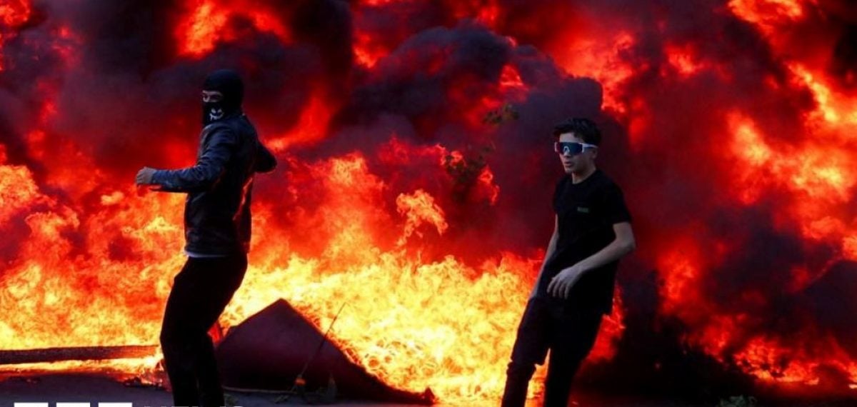 Violent student protests burn government buildings in Tirana