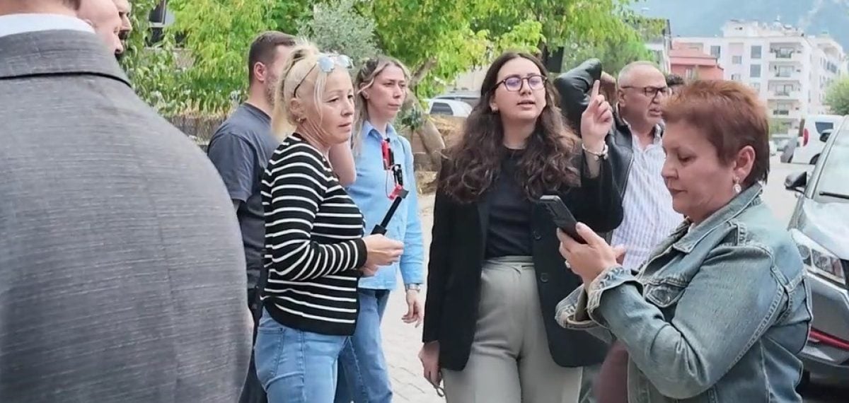 Yeni Parti ilçe başkanının basın açıklamasında site yöneticisiyle gerginlik yaşandı