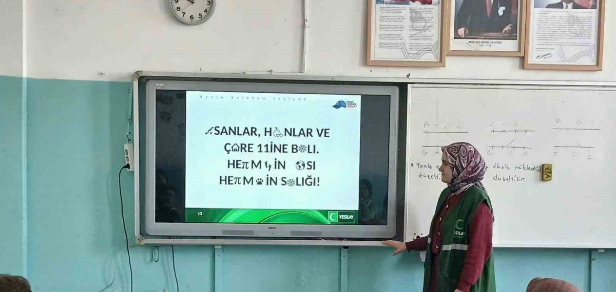 Yeşilay Kars Şubesi öğrenciler için sağlıklı yaşam sunumu düzenledi