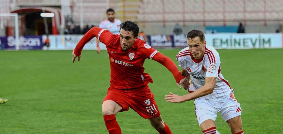 Yoğun yağmur nedeniyle Ümraniyespor Boluspor maçı 57. dakikada ertelendi