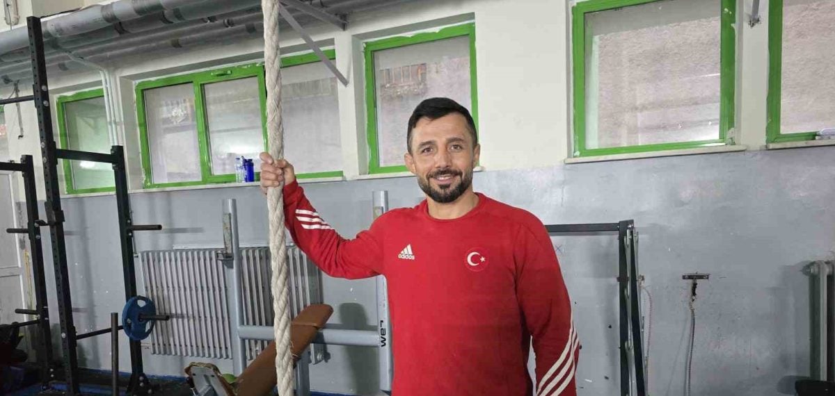 Yozgatlı antrenör Ahmet Özdemir veteranlarda dünya üçüncüsü oldu
