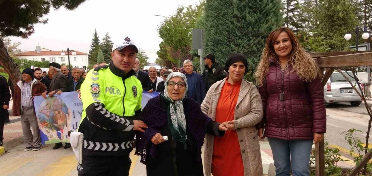 Yozgat’ta Dünya Yaşlılar Günü yürüyüşünde duygusal anlar ve dayanışma