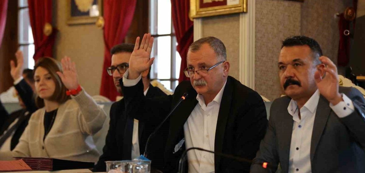 Yunusemre Meclisi 2027 bütçesini kabul etti ve Spil için doğal gaz protokolü
