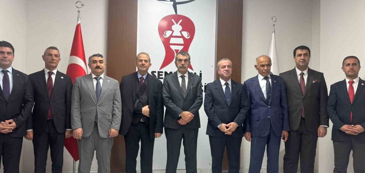 Yusuf Tekin’in Hakkari ziyaretinde eğitime 2002’den bu yana 20 milyar lira yatırım yapıldığı açıklaması