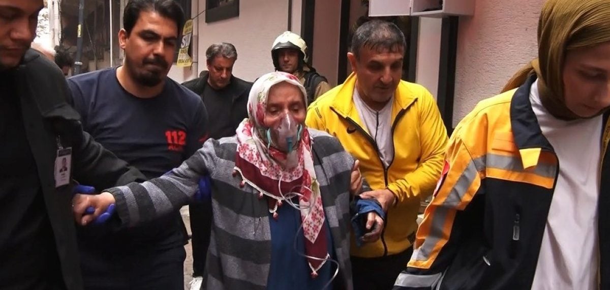 Zeytinburnu’nda devrilen soba yangını: iki kişi dumandan etkilendi